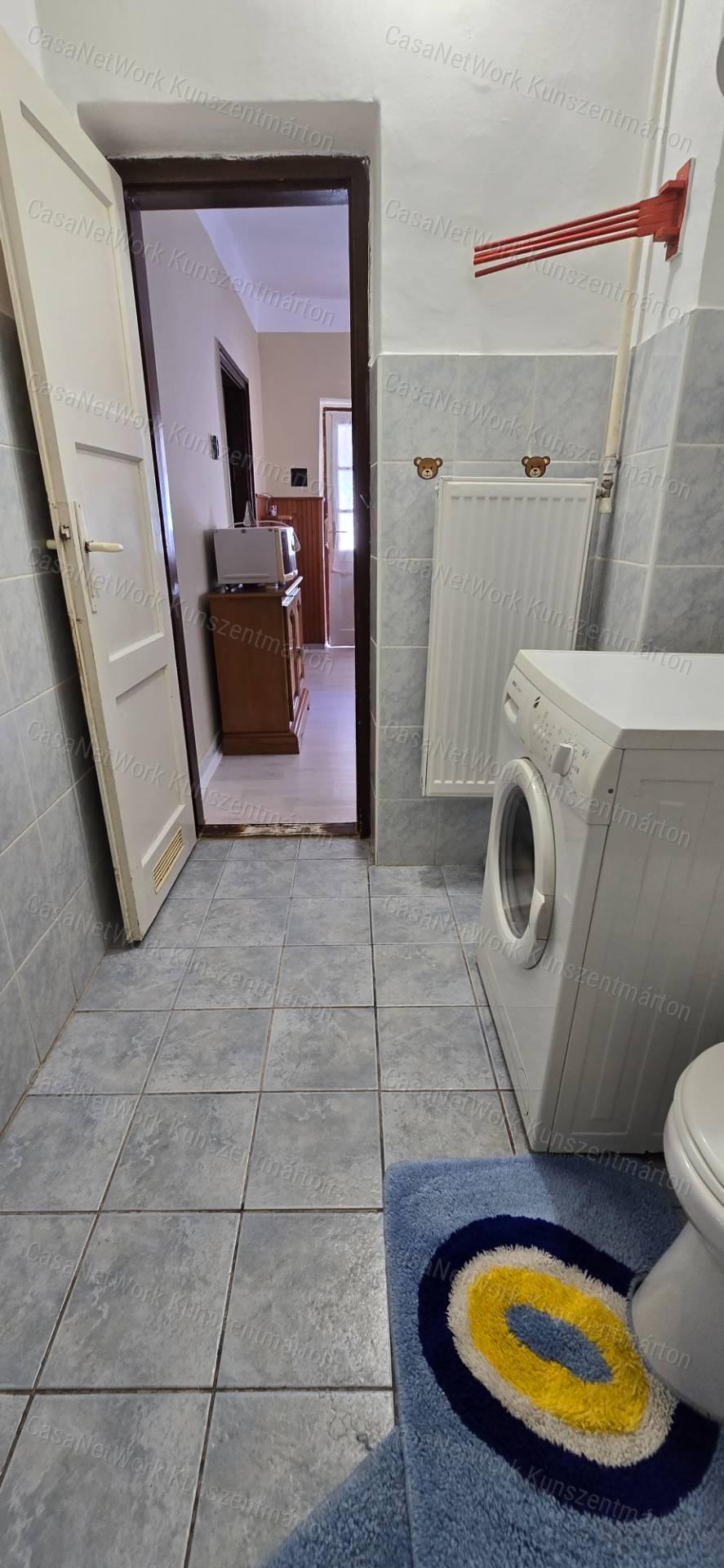 Szelevényen eladó 2 szobás, beköltözhető családi ház, garázzsal