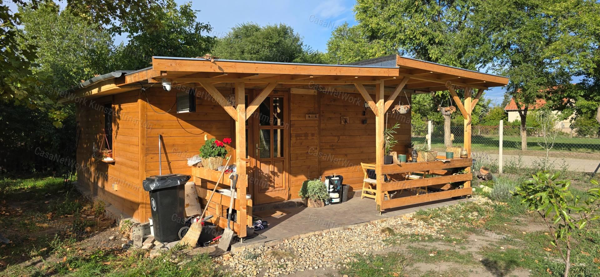 Tiszaalpáron a Holtágnál eladó telek, 31 m2-es nyaralóval