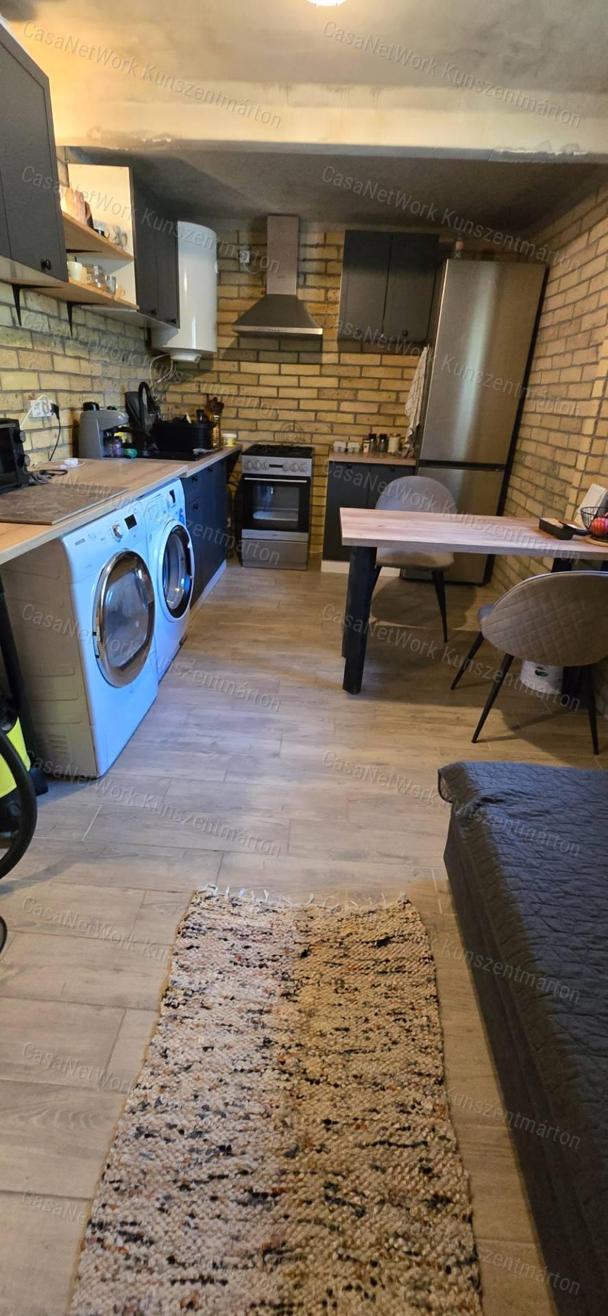 Tiszaalpáron a Holtágnál eladó telek, 31 m2-es nyaralóval