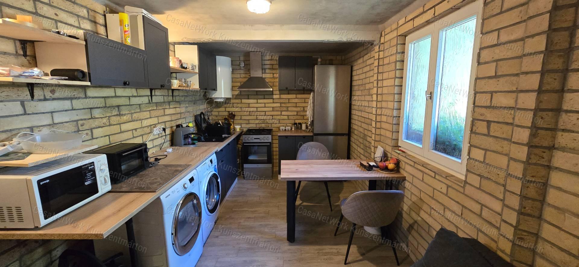 Tiszaalpáron a Holtágnál eladó telek, 31 m2-es nyaralóval