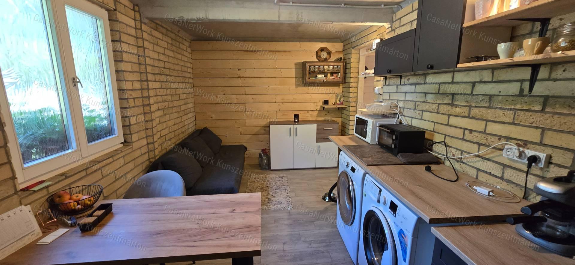 Tiszaalpáron a Holtágnál eladó telek, 31 m2-es nyaralóval
