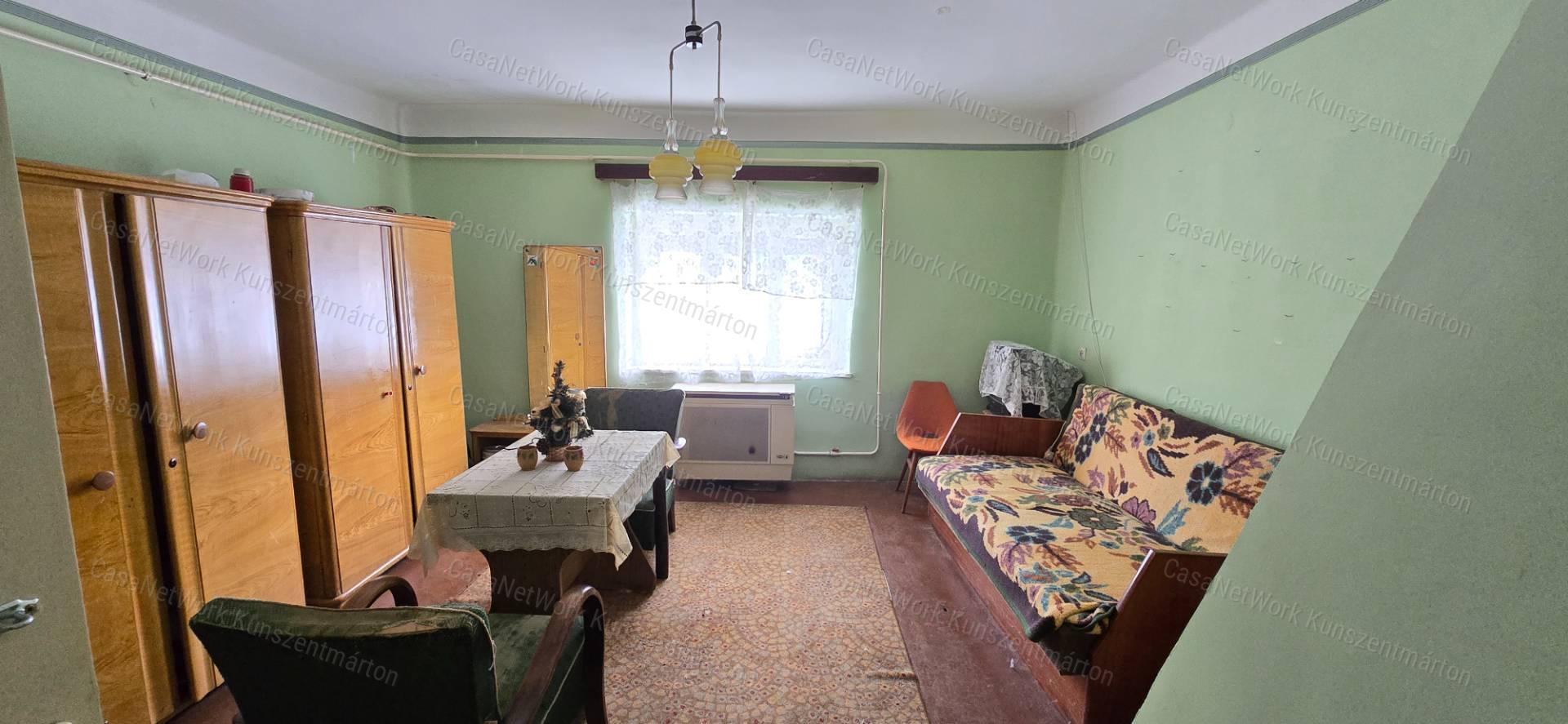 Cserkeszőlőn eladó 2 szobás, felújítandó családi ház