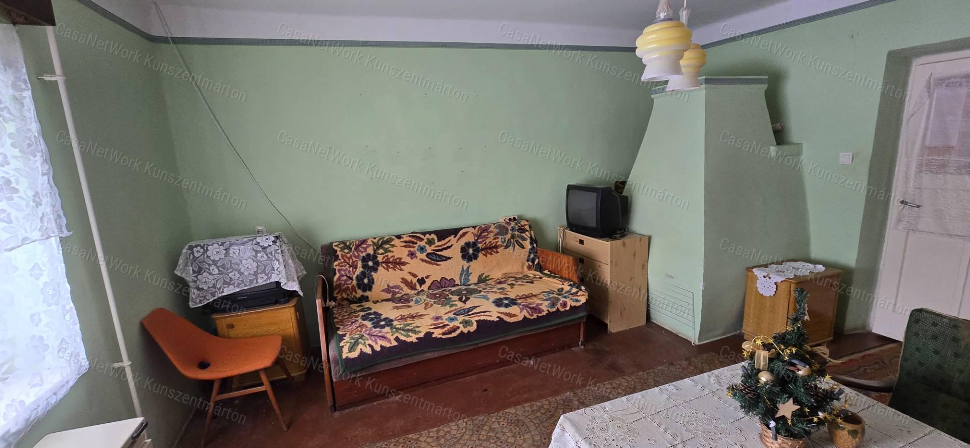 Cserkeszőlőn eladó 2 szobás, felújítandó családi ház