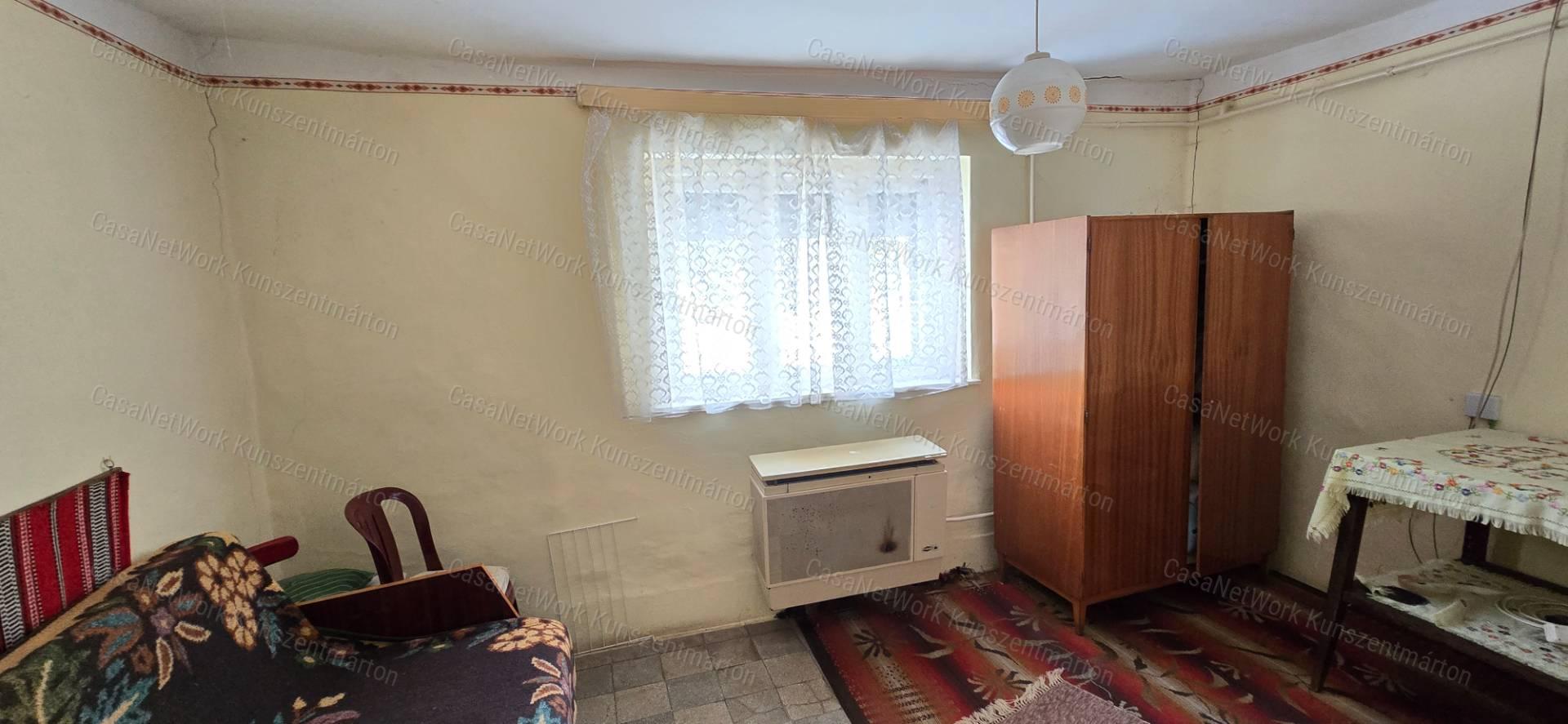 Cserkeszőlőn eladó 2 szobás, felújítandó családi ház
