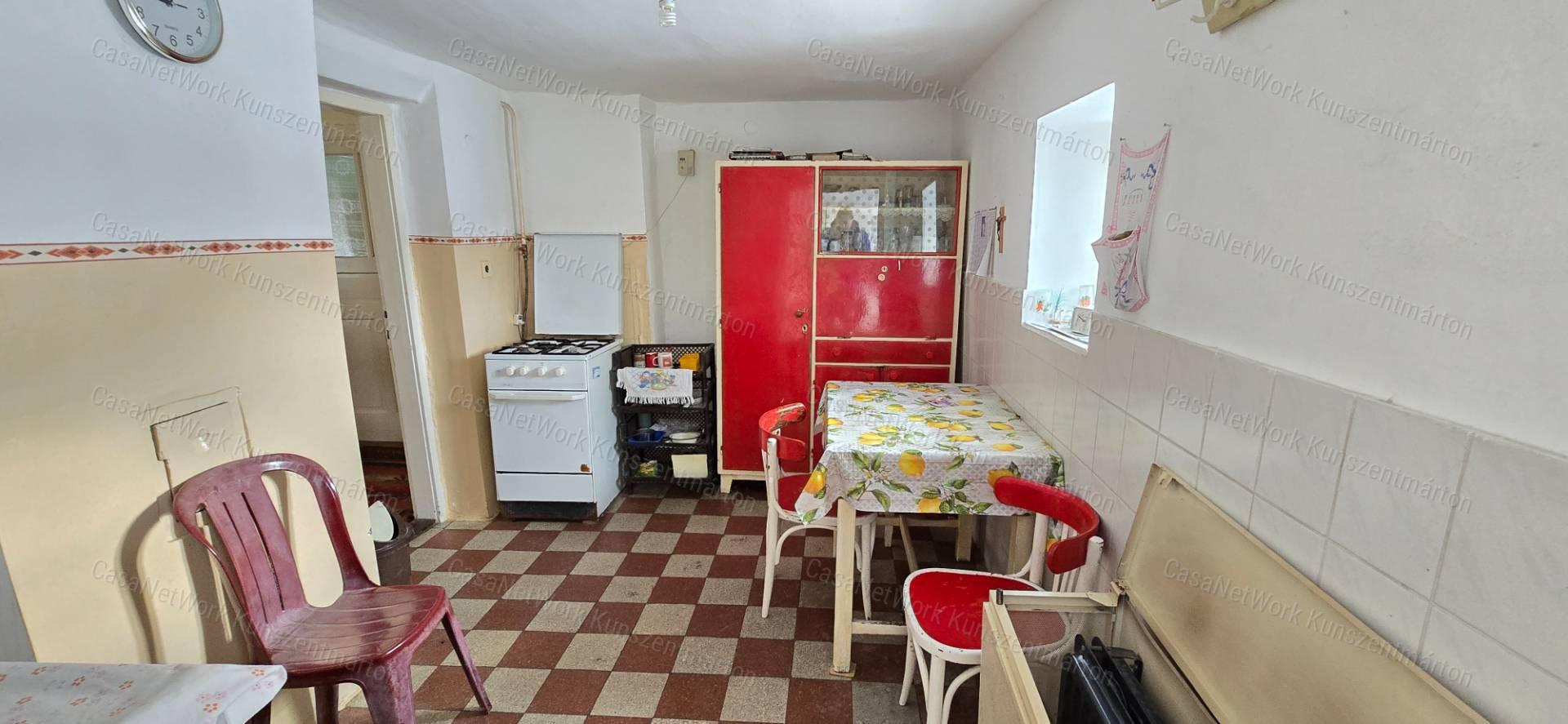 Cserkeszőlőn eladó 2 szobás, felújítandó családi ház