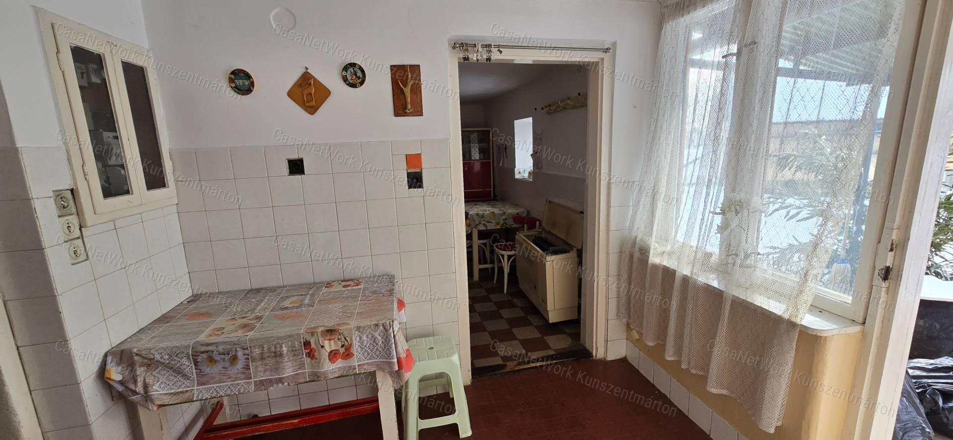 Cserkeszőlőn eladó 2 szobás, felújítandó családi ház