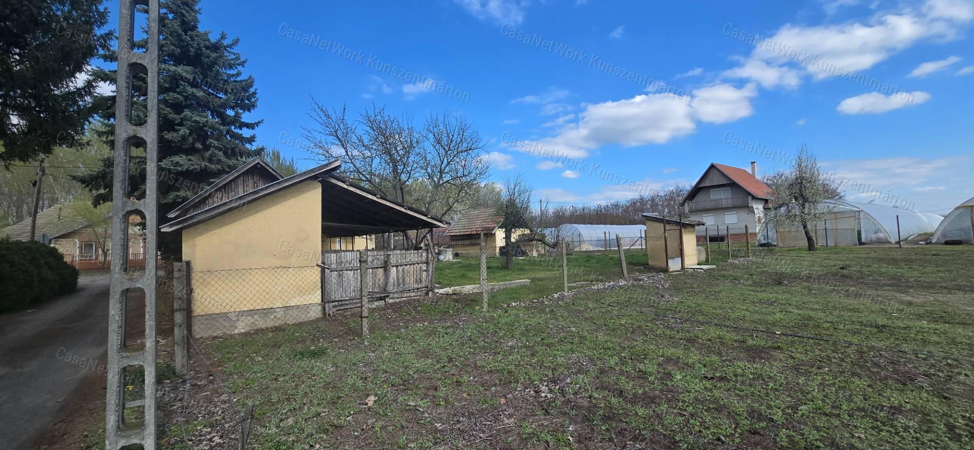 Cserkeszőlőn eladó 2 szobás, felújítandó családi ház