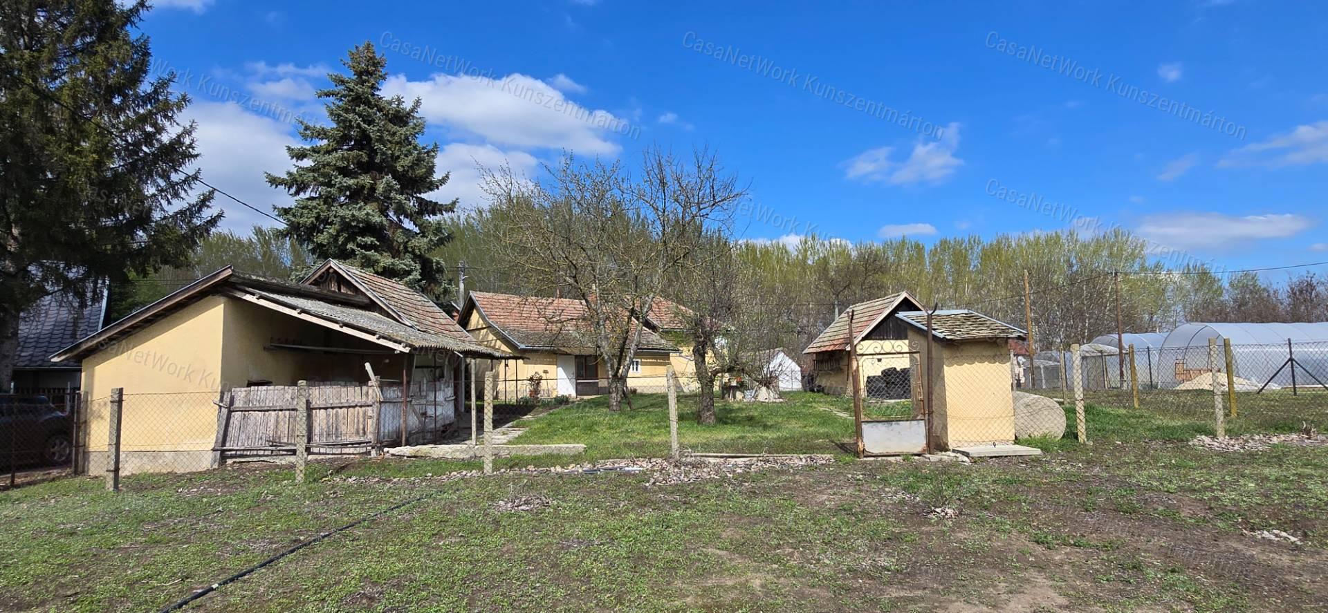 Cserkeszőlőn eladó 2 szobás, felújítandó családi ház