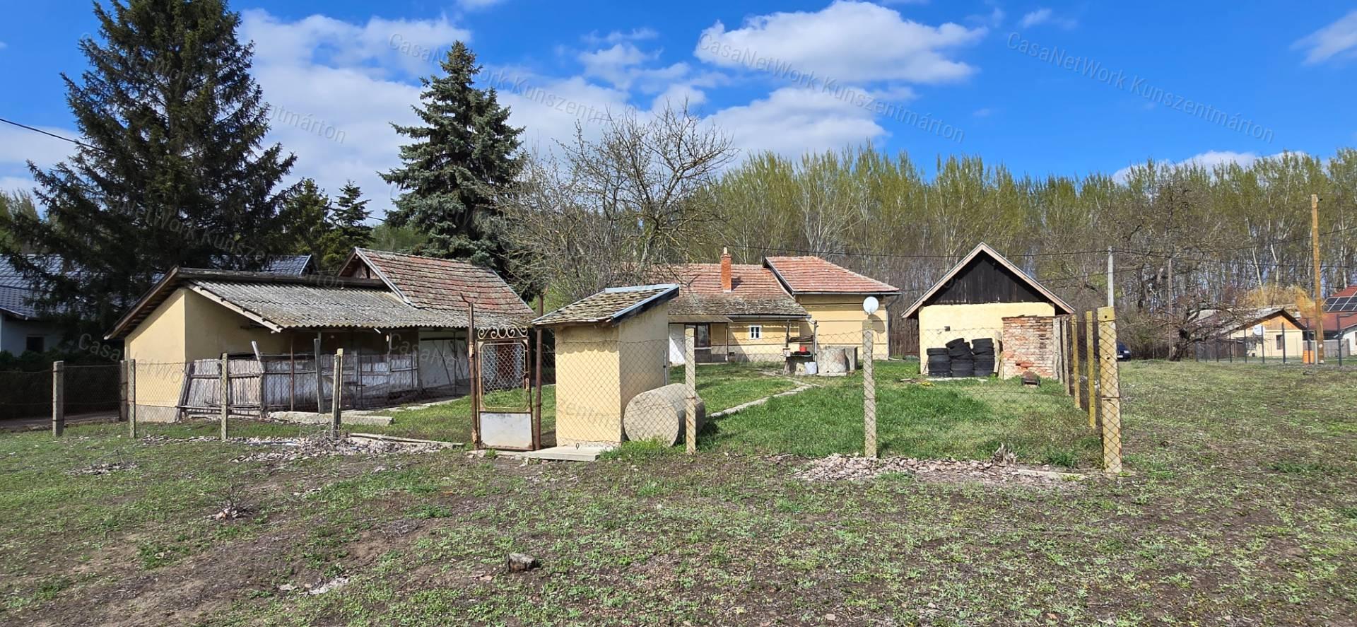 Cserkeszőlőn eladó 2 szobás, felújítandó családi ház