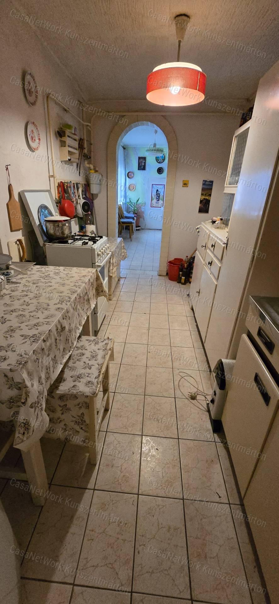 Cibakházán eladó, központhoz közel, 3 szobás családi ház