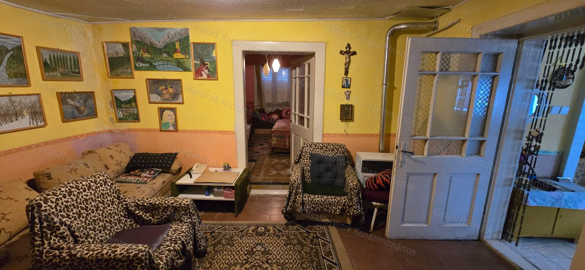 Cibakházán eladó, központhoz közel, 3 szobás családi ház