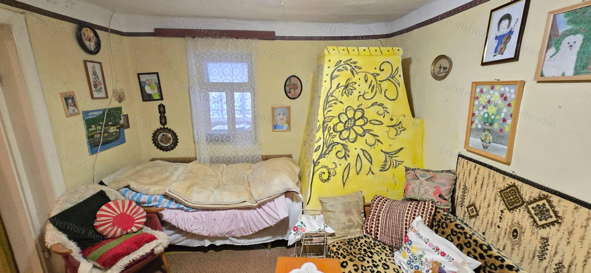 Cibakházán eladó, központhoz közel, 3 szobás családi ház