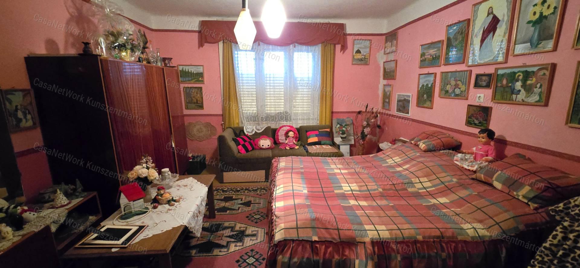 Cibakházán eladó, központhoz közel, 3 szobás családi ház