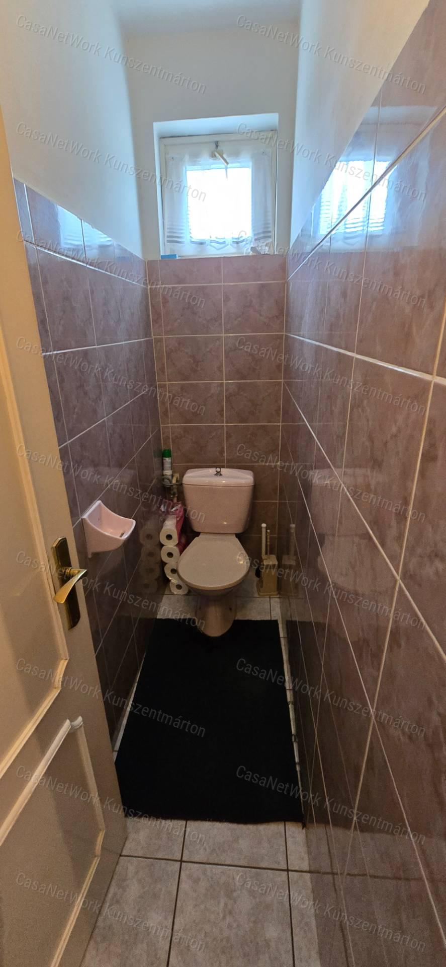 Cserkeszőlőn eladó 5 szobás, nappalis családi ház nagy terasszal