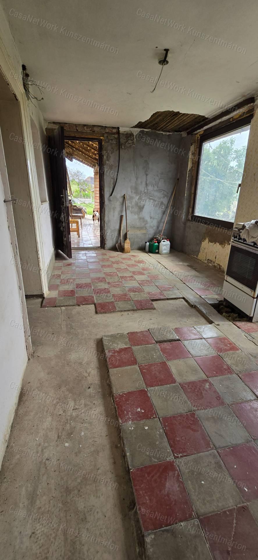 Kunszentmártonban eladó 2 szobás családi ház