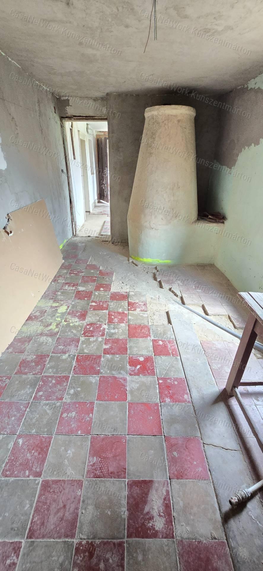 Kunszentmártonban eladó 2 szobás családi ház