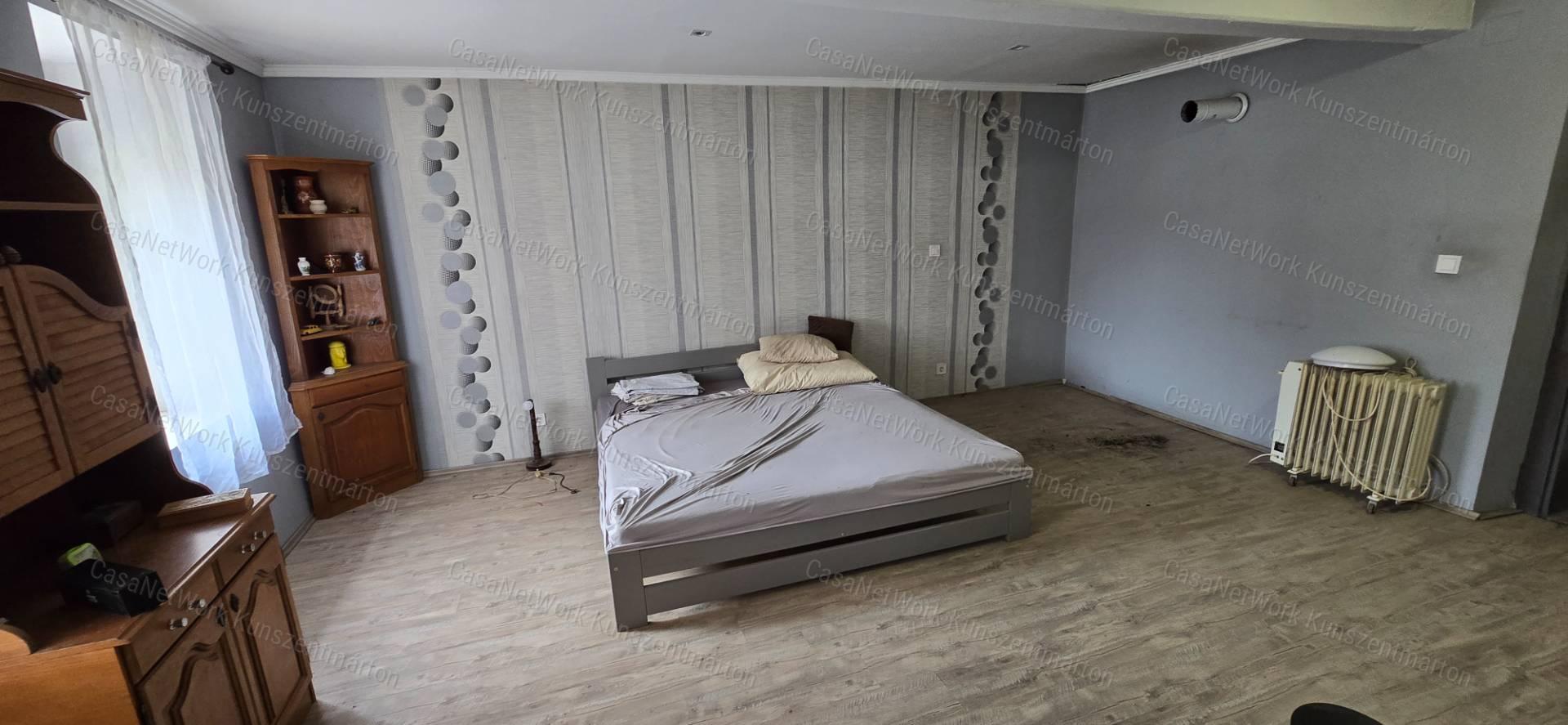 Kunszentmártonban eladó 2 szobás családi ház