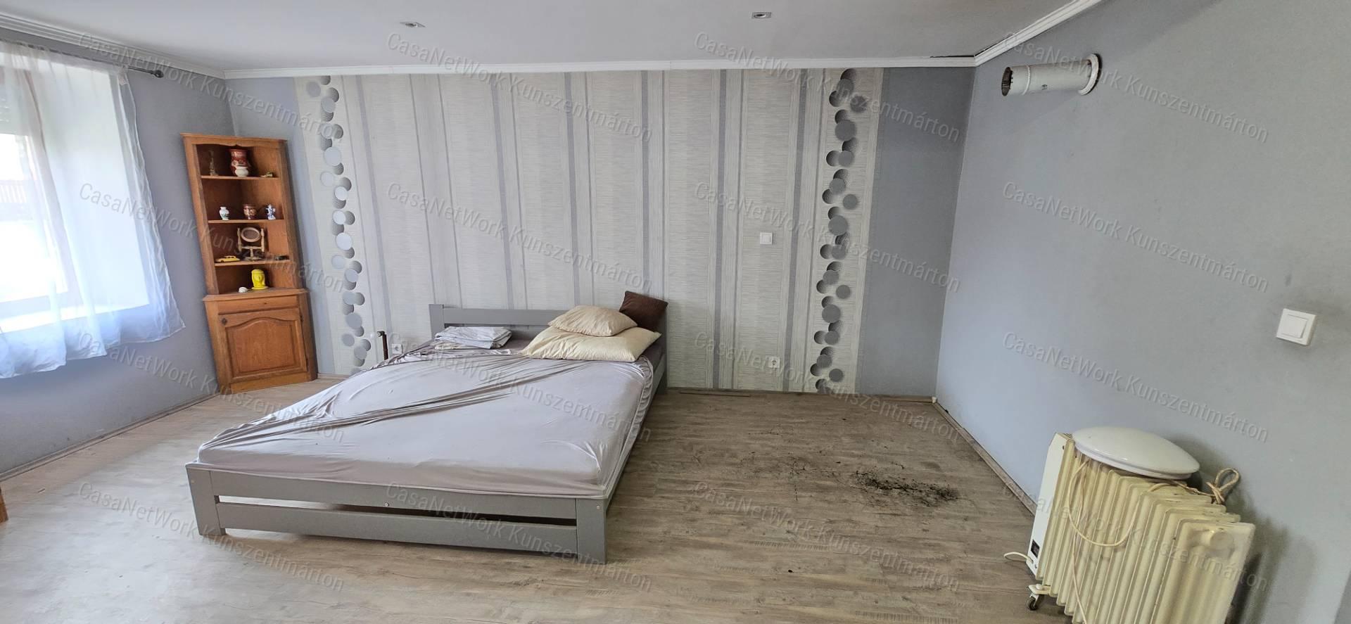 Kunszentmártonban eladó 2 szobás családi ház