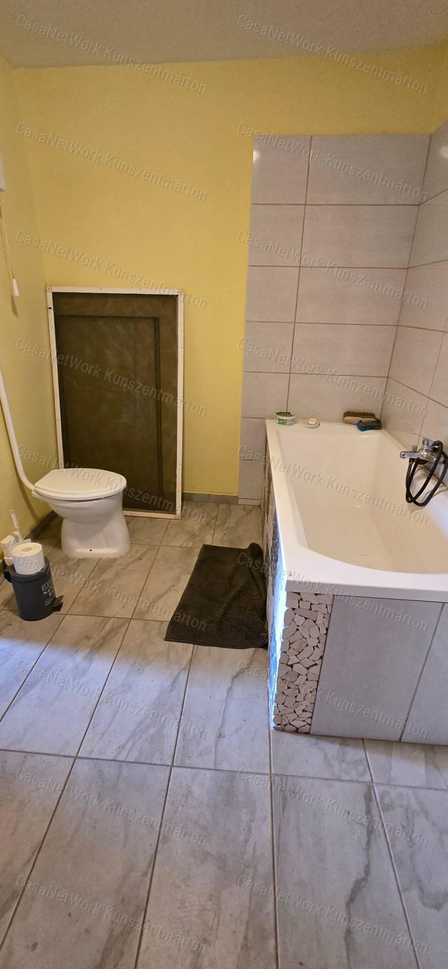 Kunszentmártonban eladó 2 szobás családi ház