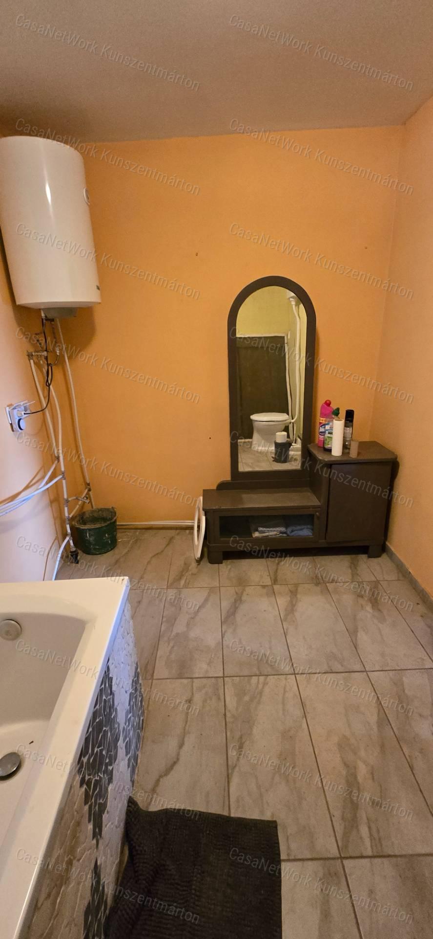Kunszentmártonban eladó 2 szobás családi ház