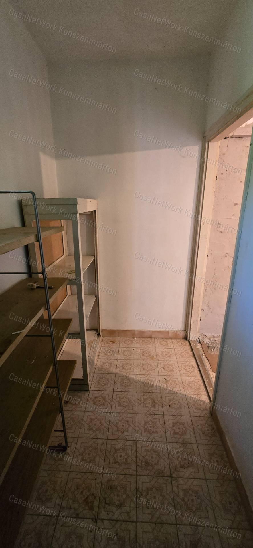 Tiszaföldváron eladó 100m2-es családi ház nagy telekkel