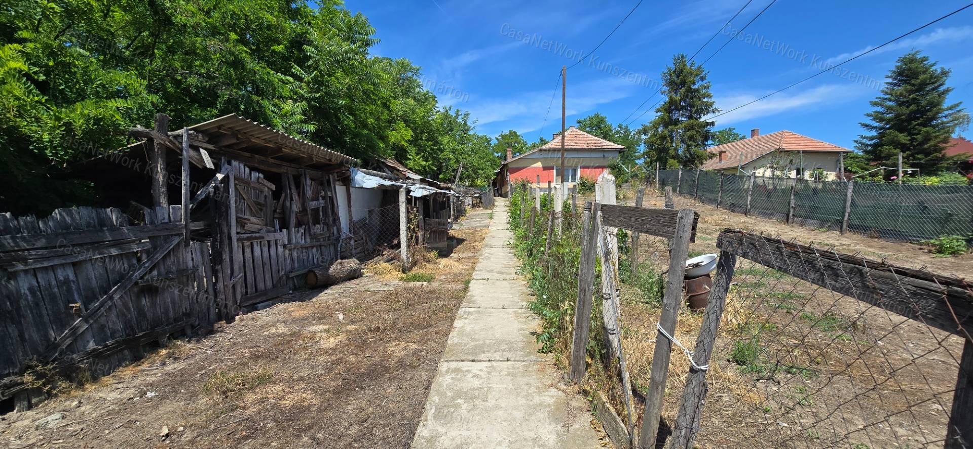 Csépán eladó 2 szobás családi ház
