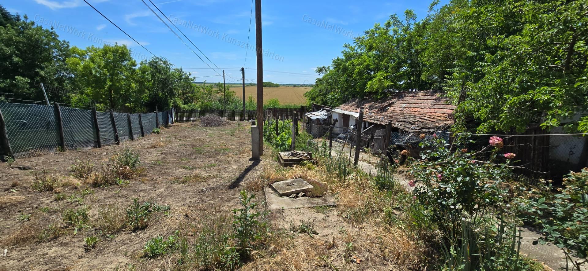 Csépán eladó 2 szobás családi ház