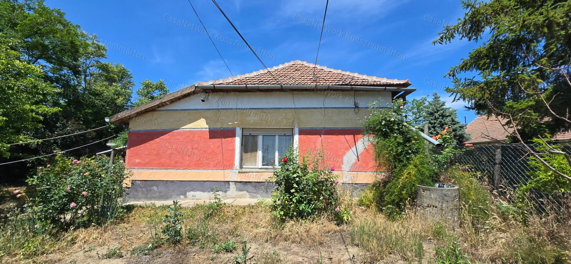 Csépán eladó 2 szobás családi ház