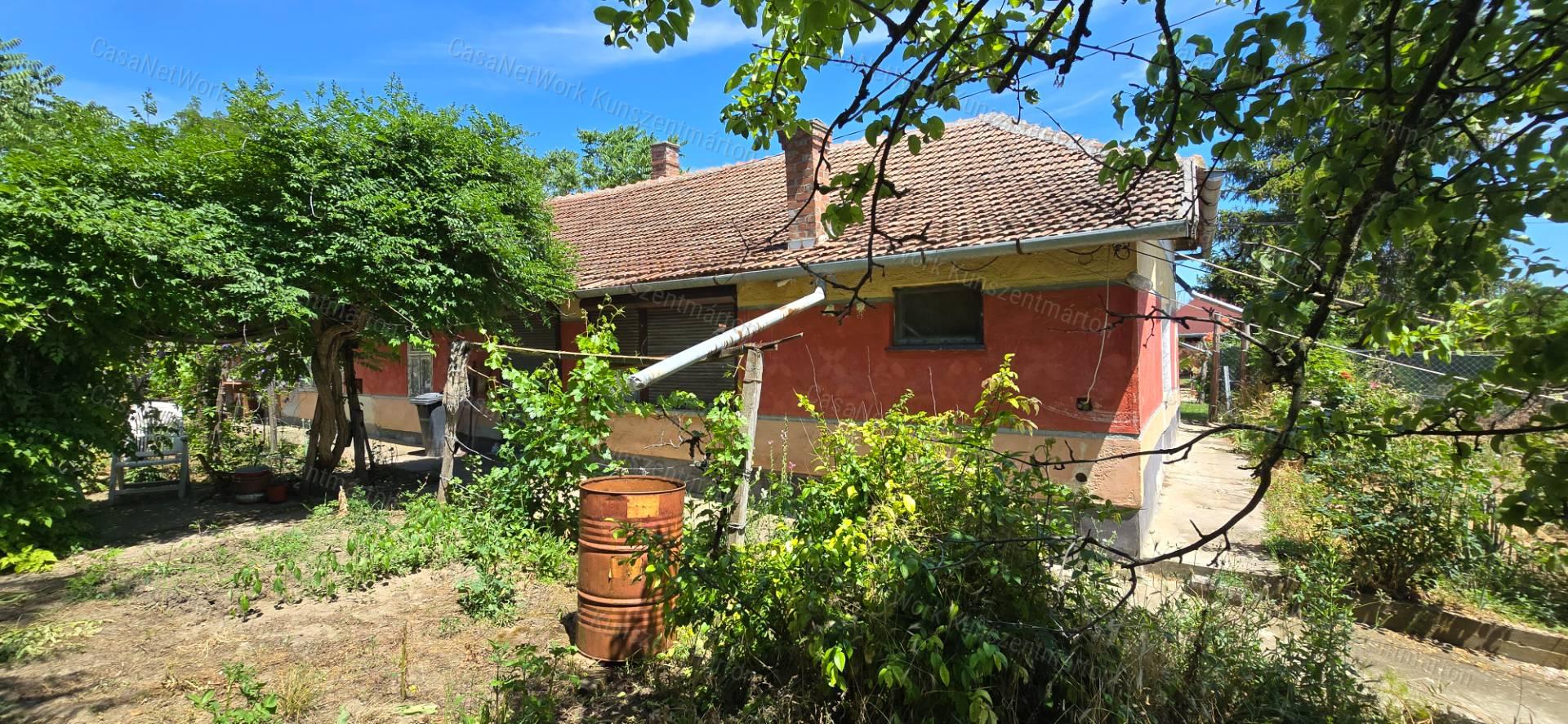 Csépán eladó 2 szobás családi ház