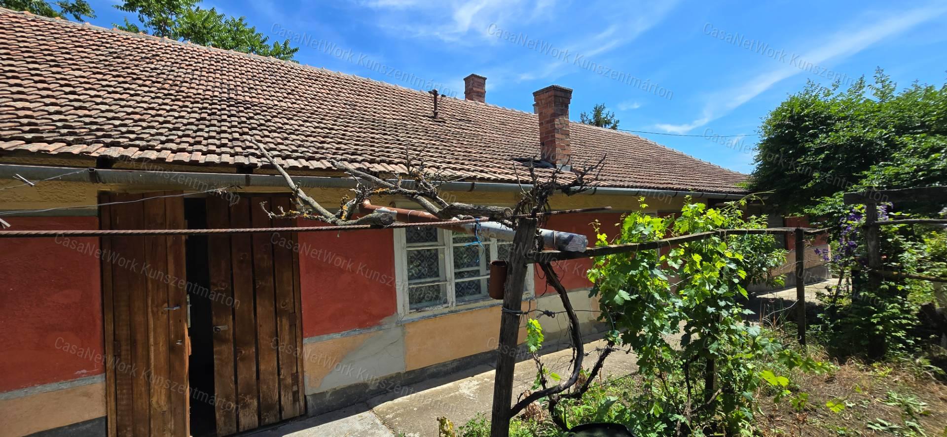 Csépán eladó 2 szobás családi ház