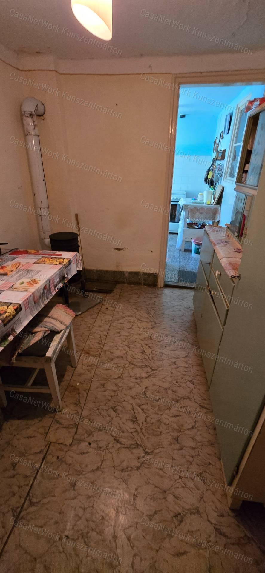 Csépán eladó 2 szobás családi ház