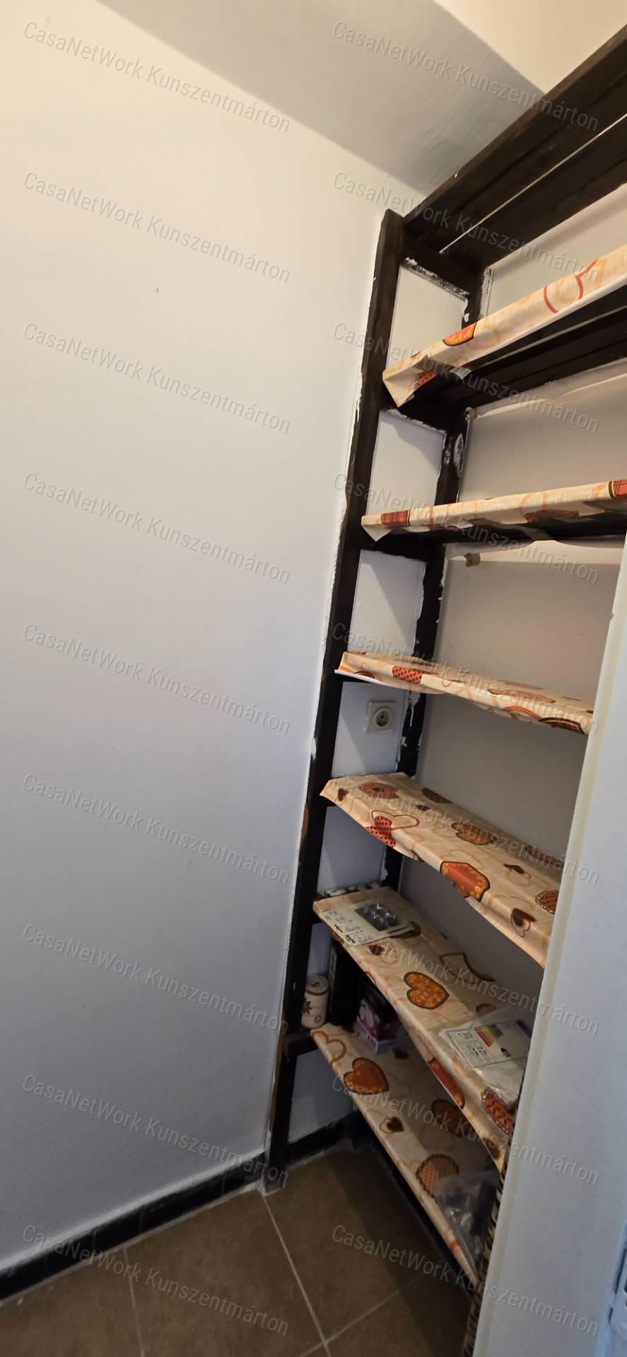 Kunszentmártonban eladó 3. emeleti, 2 szobás lakás