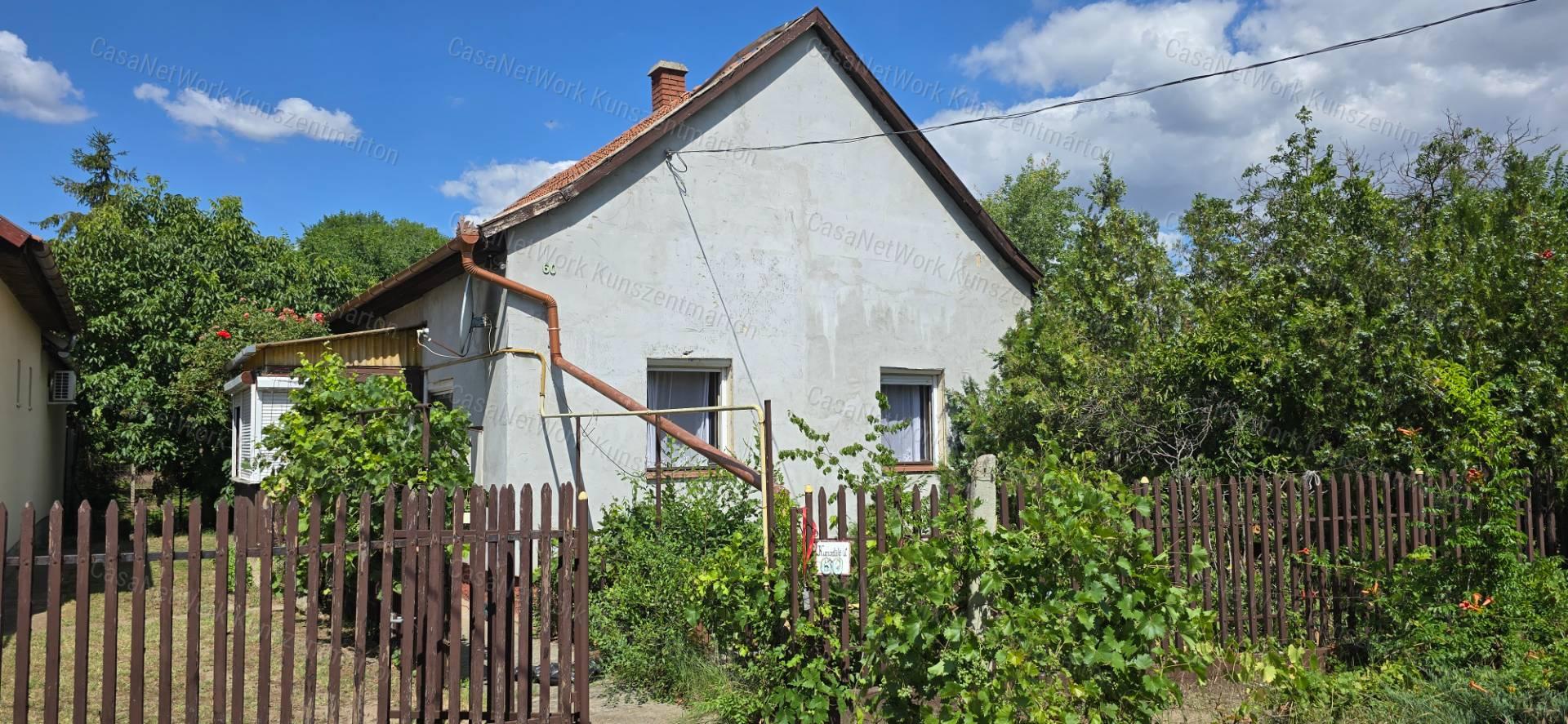 Cserkeszőlőn eladó üdülőövezeti nyaraló