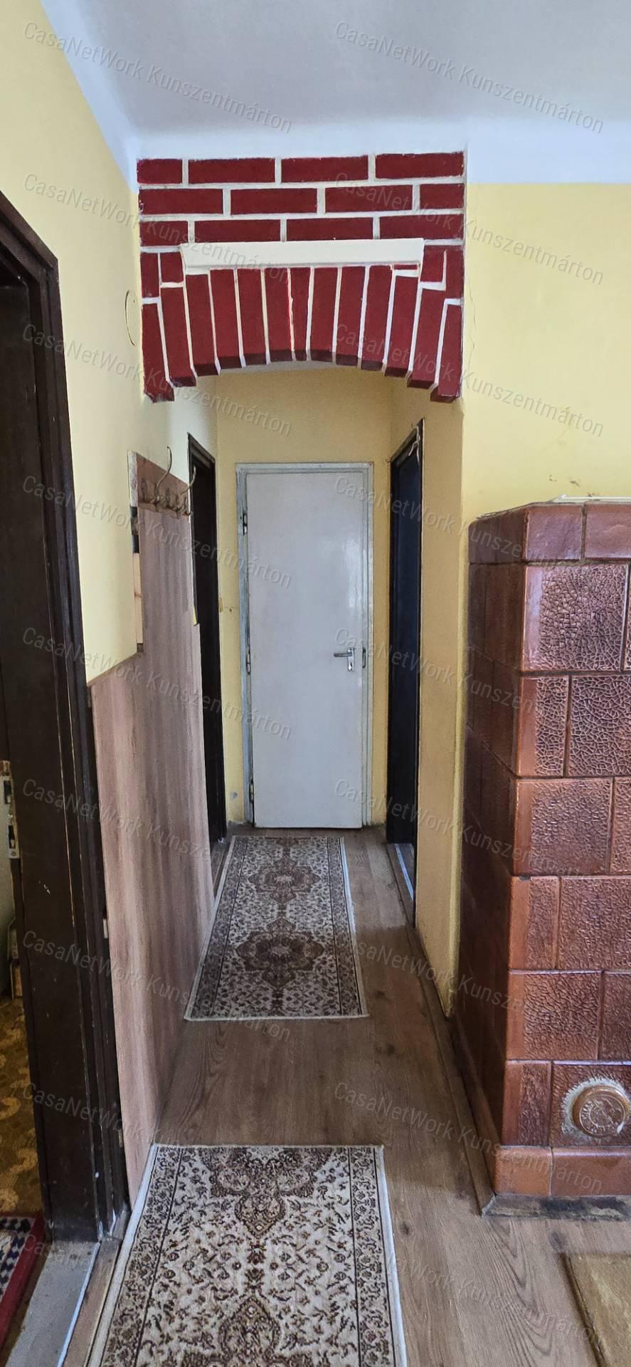 Cserkeszőlőn eladó üdülőövezeti nyaraló