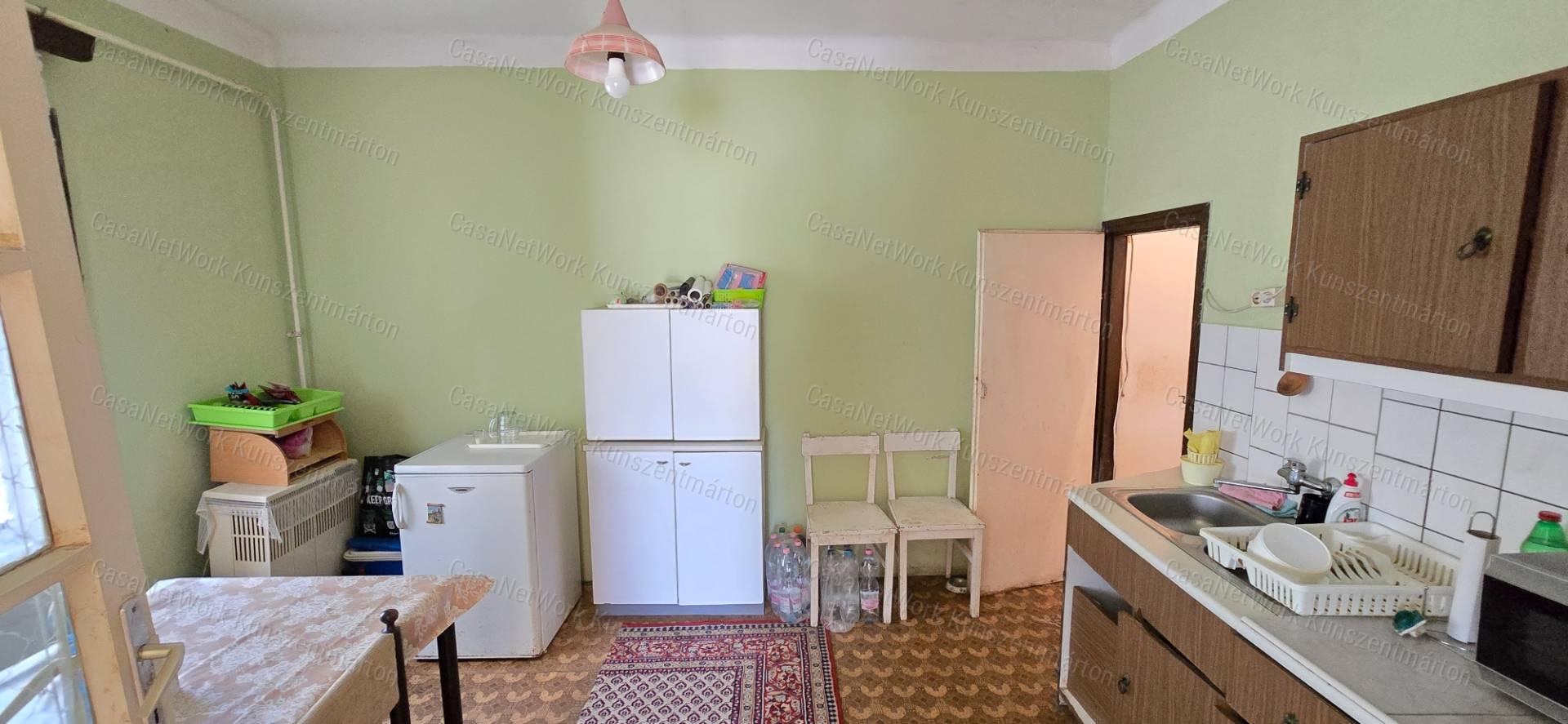 Cserkeszőlőn eladó üdülőövezeti nyaraló