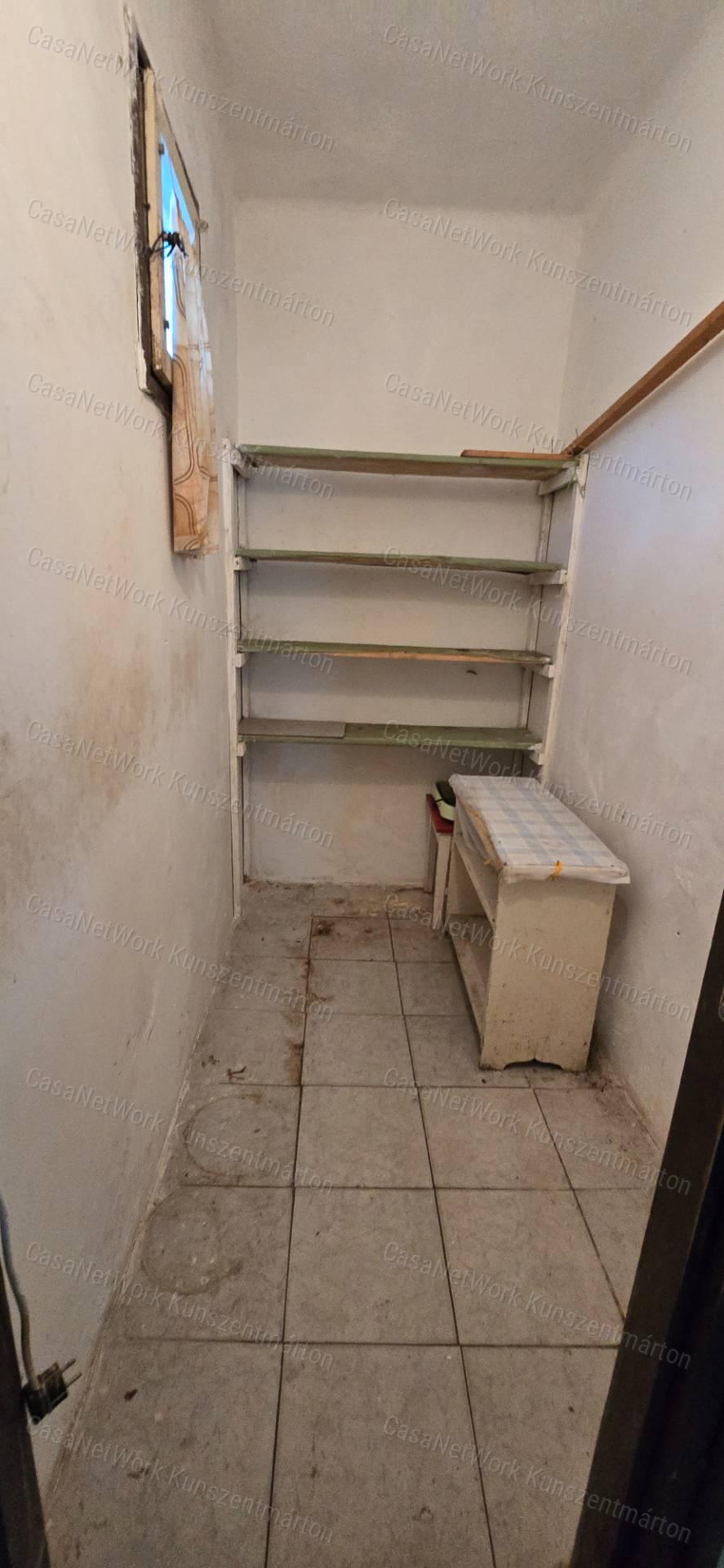 Cserkeszőlőn eladó üdülőövezeti nyaraló