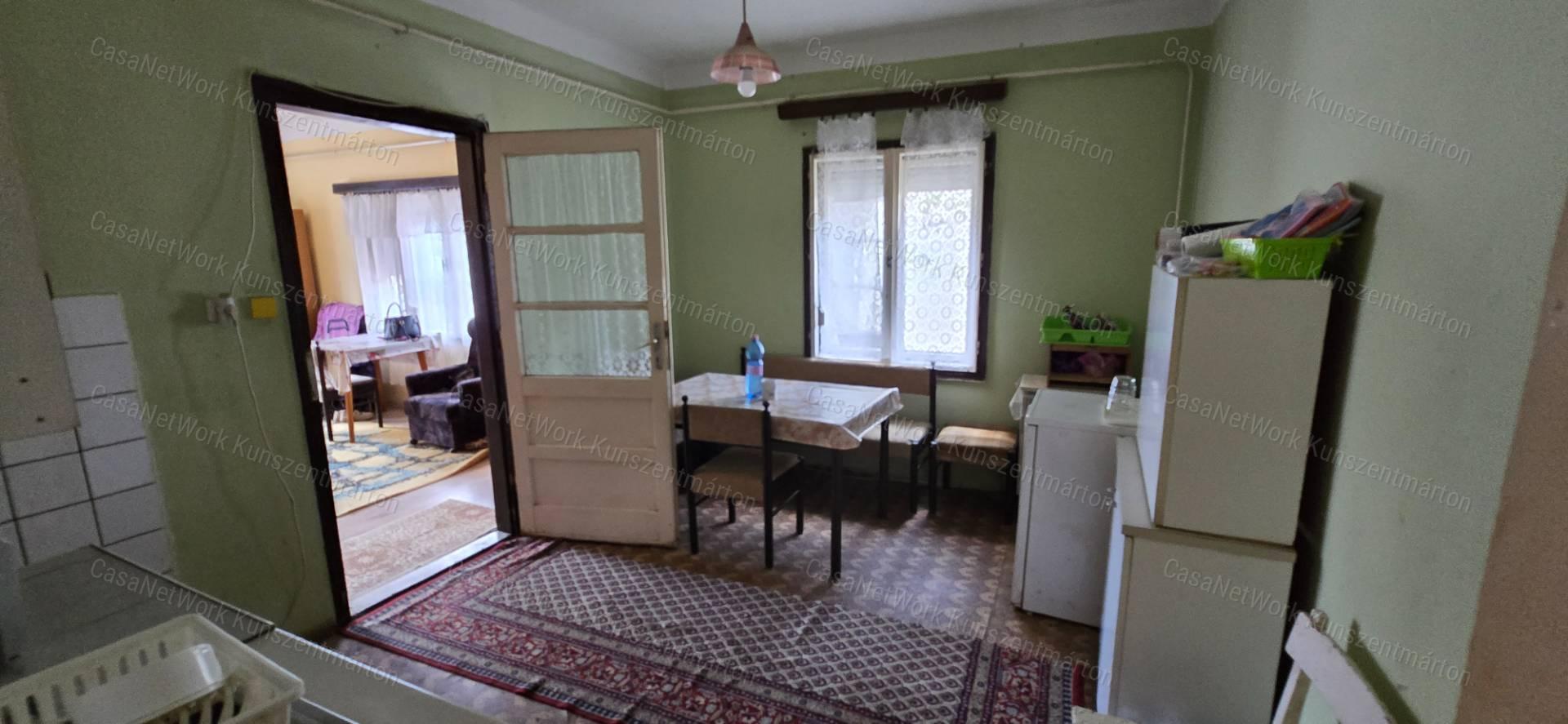 Cserkeszőlőn eladó üdülőövezeti nyaraló