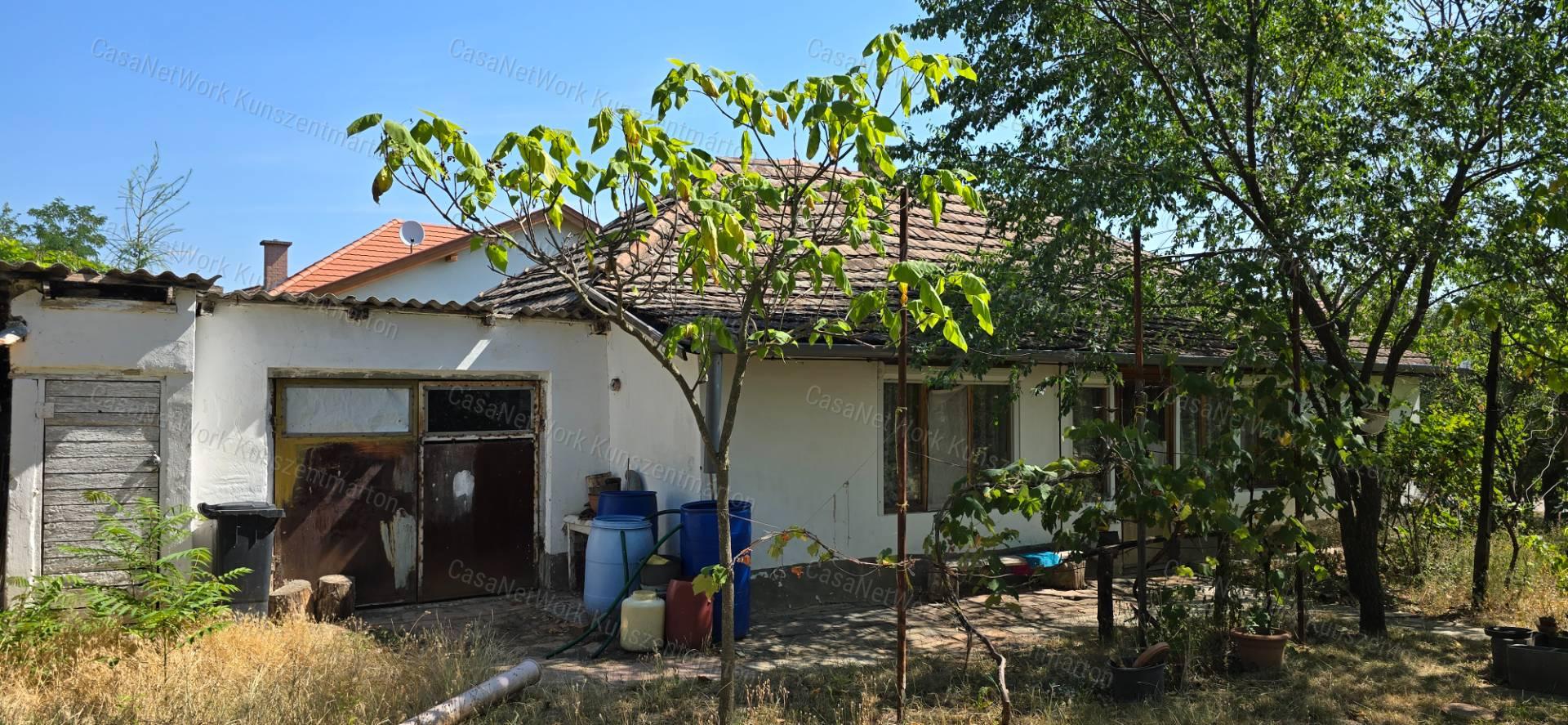 Tiszaugon eladó családi ház