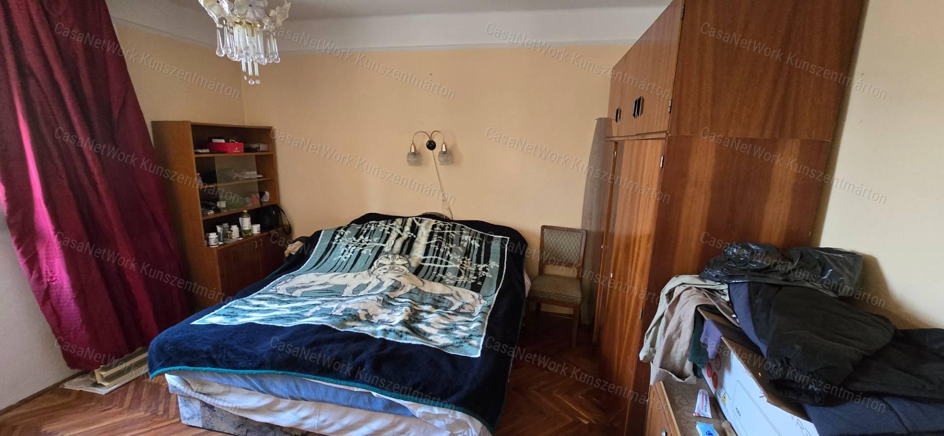 Cserkeszőlőn eladó 2 szoba, nappalis családi ház, erkéllyel, terasszal