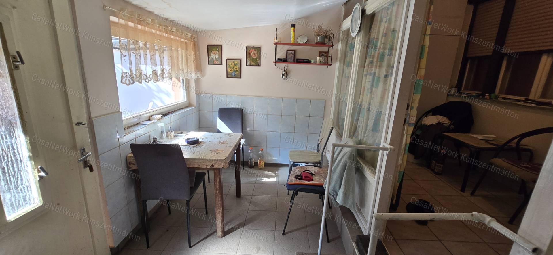 Cserkeszőlőn eladó 2 szobás családi ház