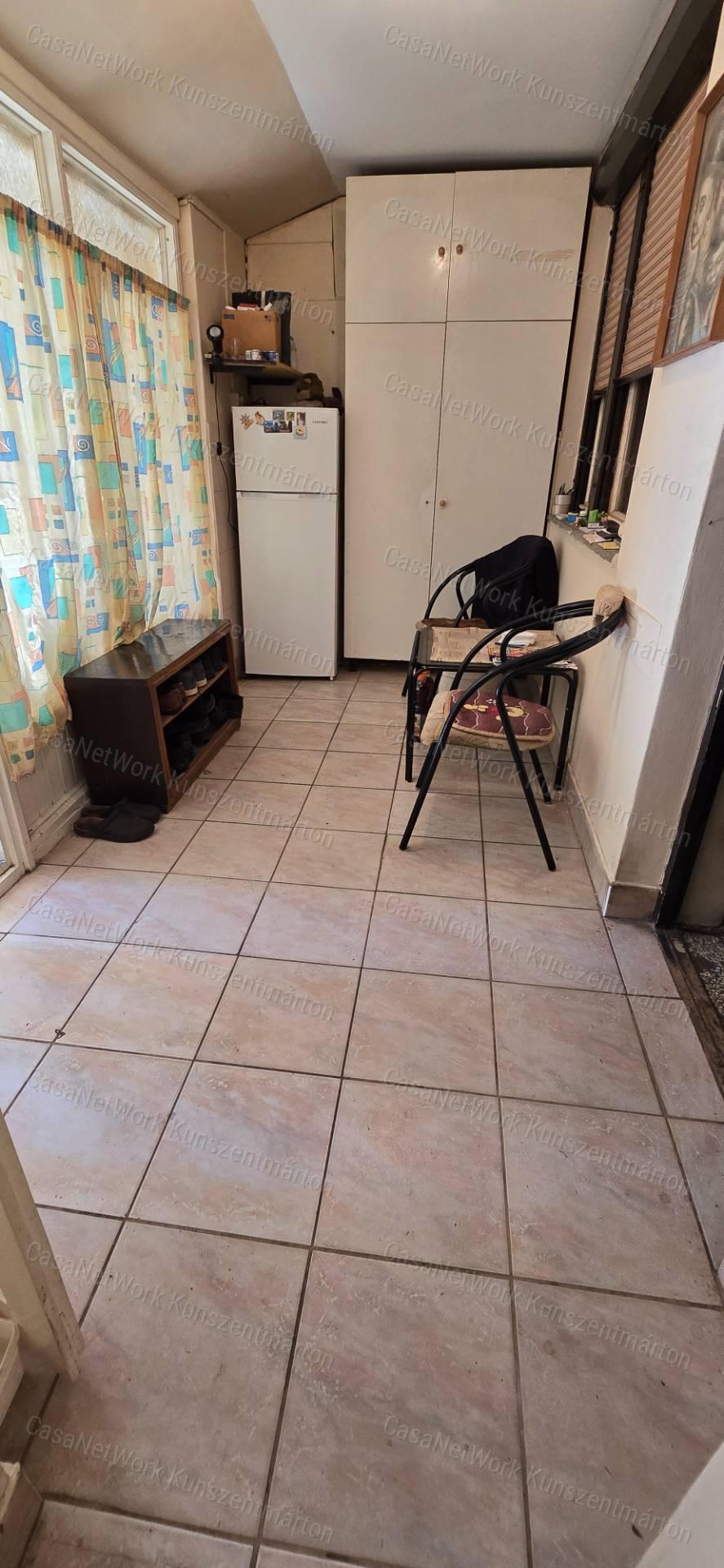 Cserkeszőlőn eladó 2 szobás családi ház