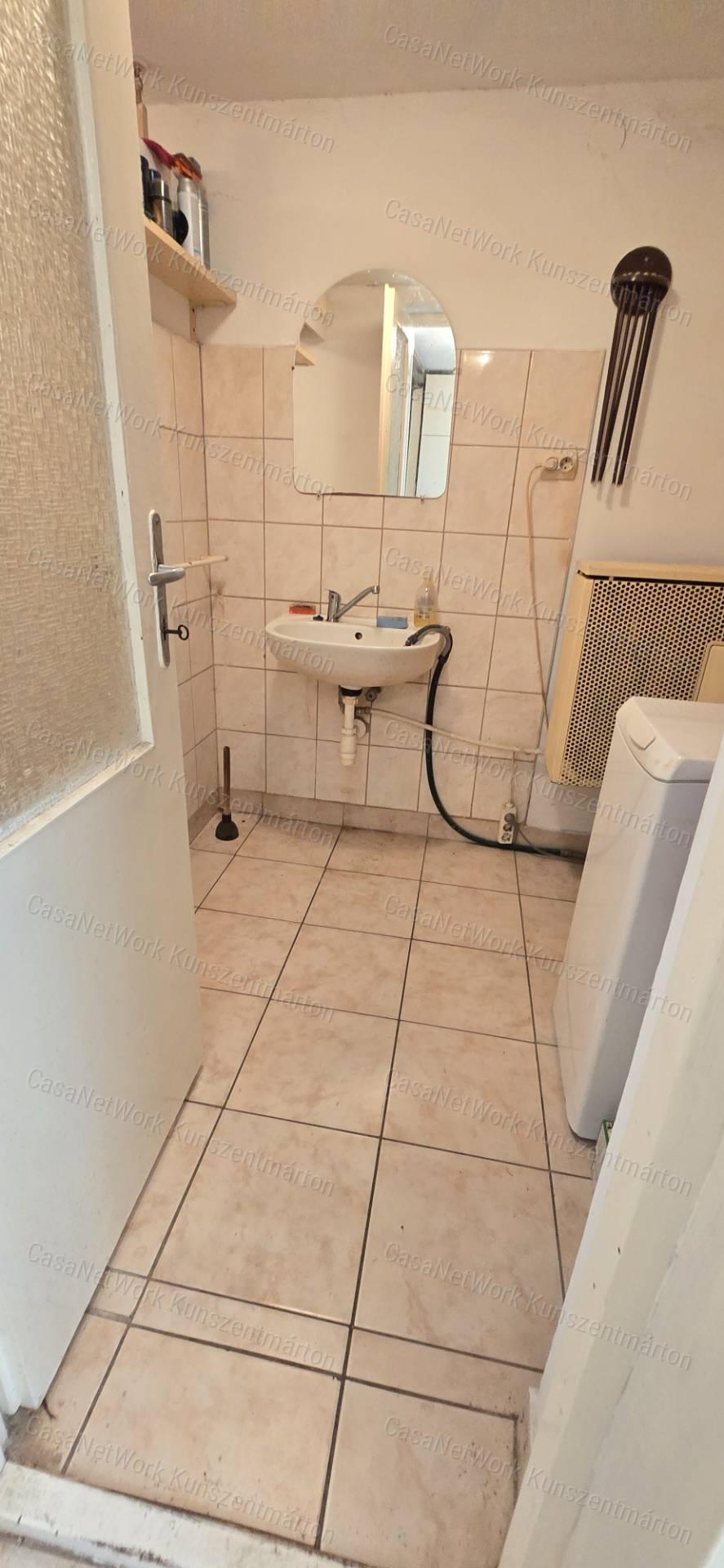 Cserkeszőlőn eladó 2 szobás családi ház