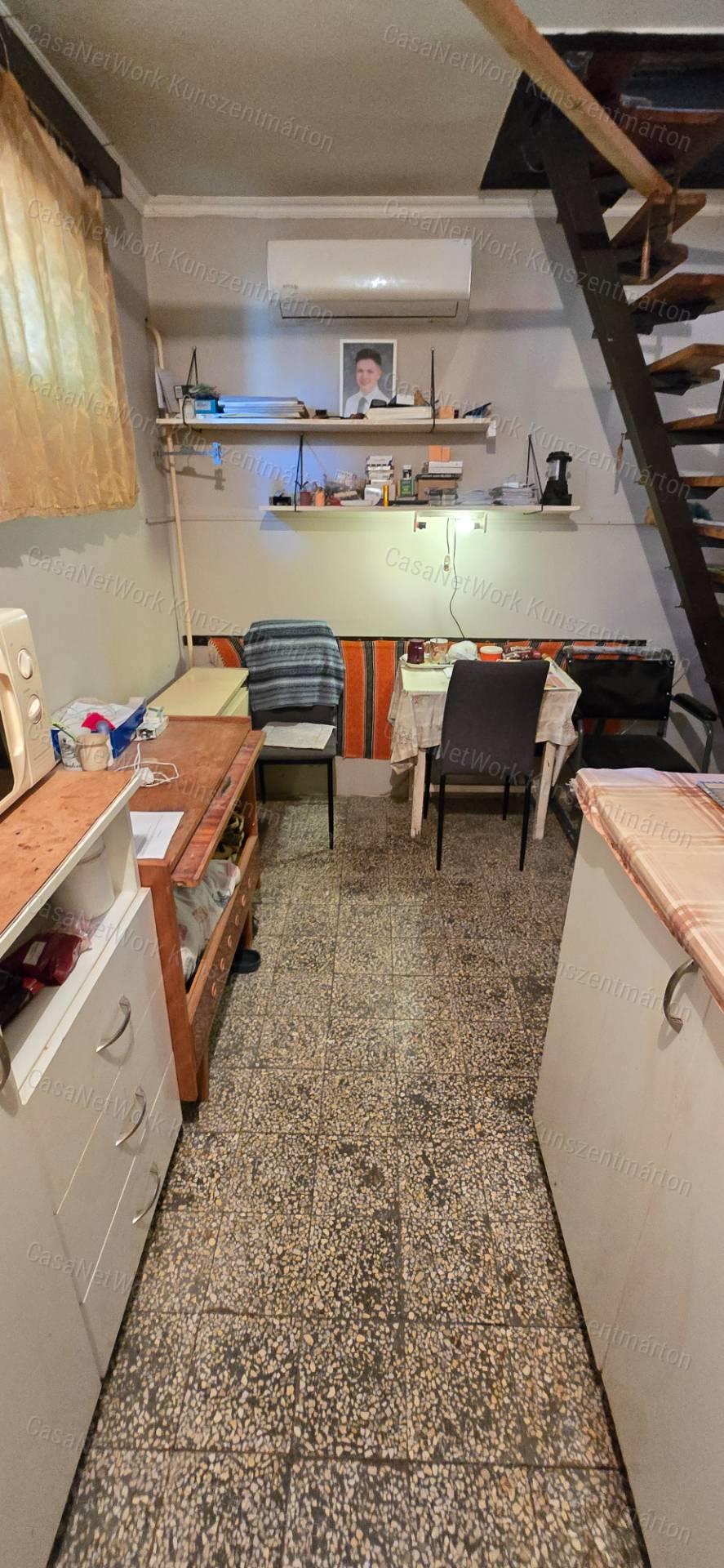 Cserkeszőlőn eladó 2 szobás családi ház