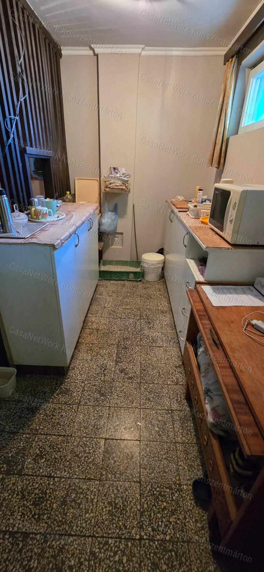 Cserkeszőlőn eladó 2 szobás családi ház