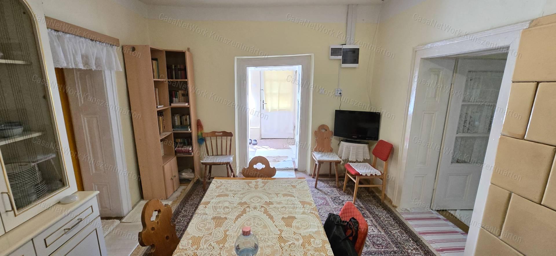 Kunszentmártonban eladó 3 szobás családi ház