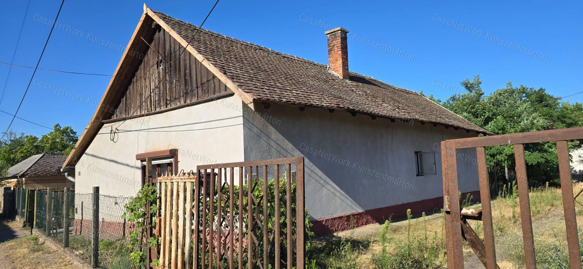 Cserkeszőlőn eladó 2 szobás családi ház