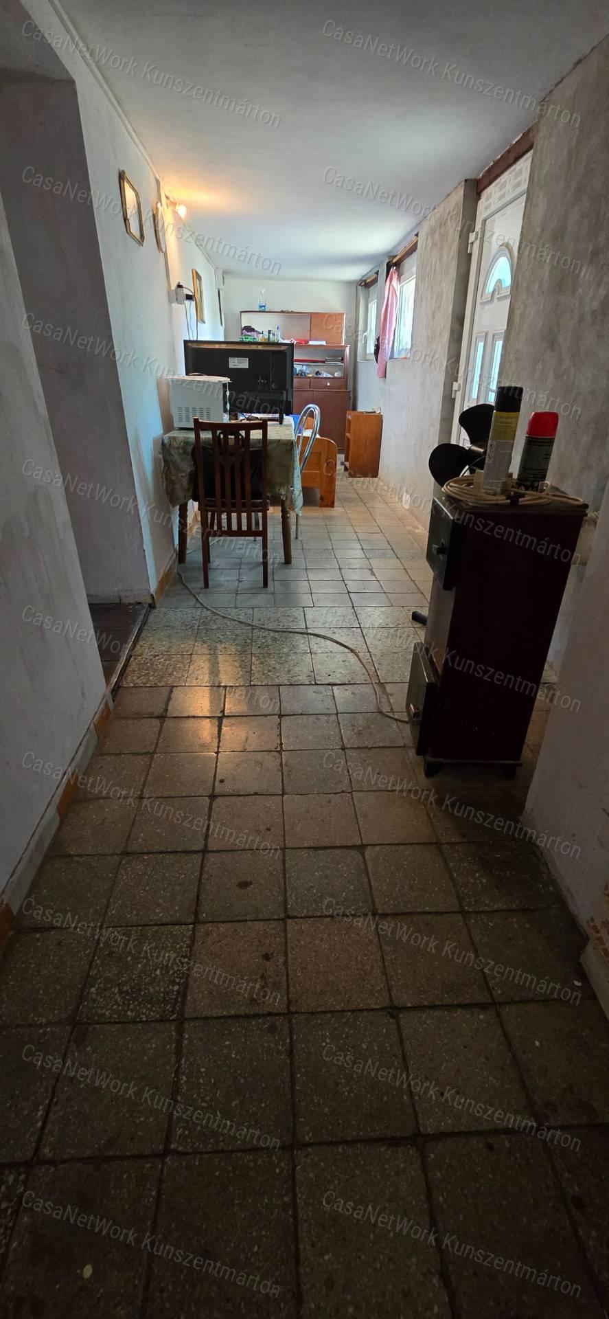Cserkeszőlőn eladó 2 szobás családi ház