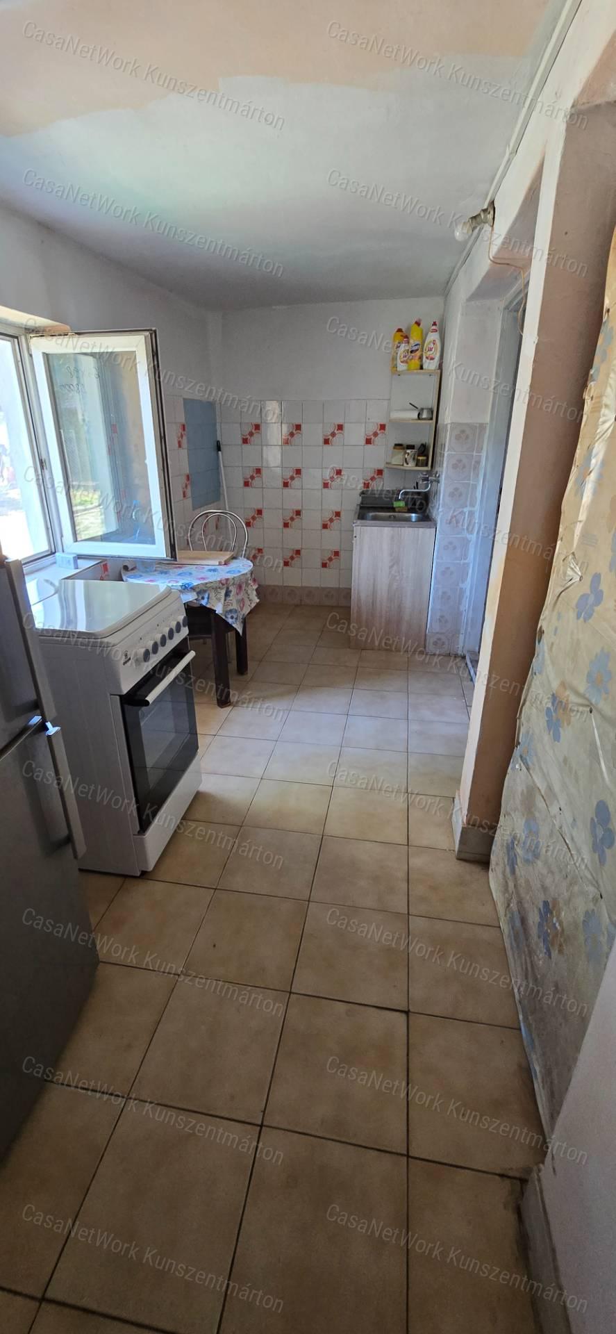 Cserkeszőlőn eladó 2 szobás családi ház