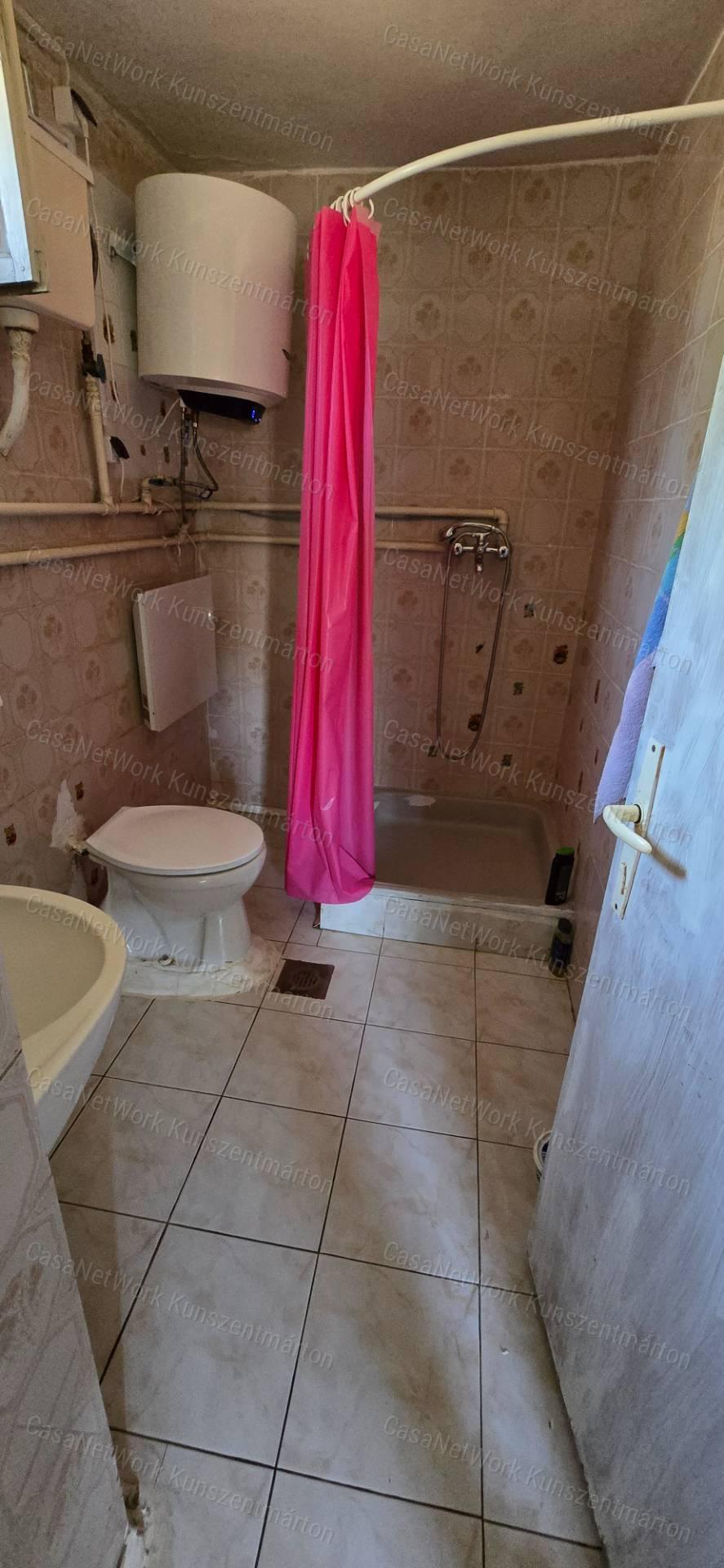 Cserkeszőlőn eladó 2 szobás családi ház