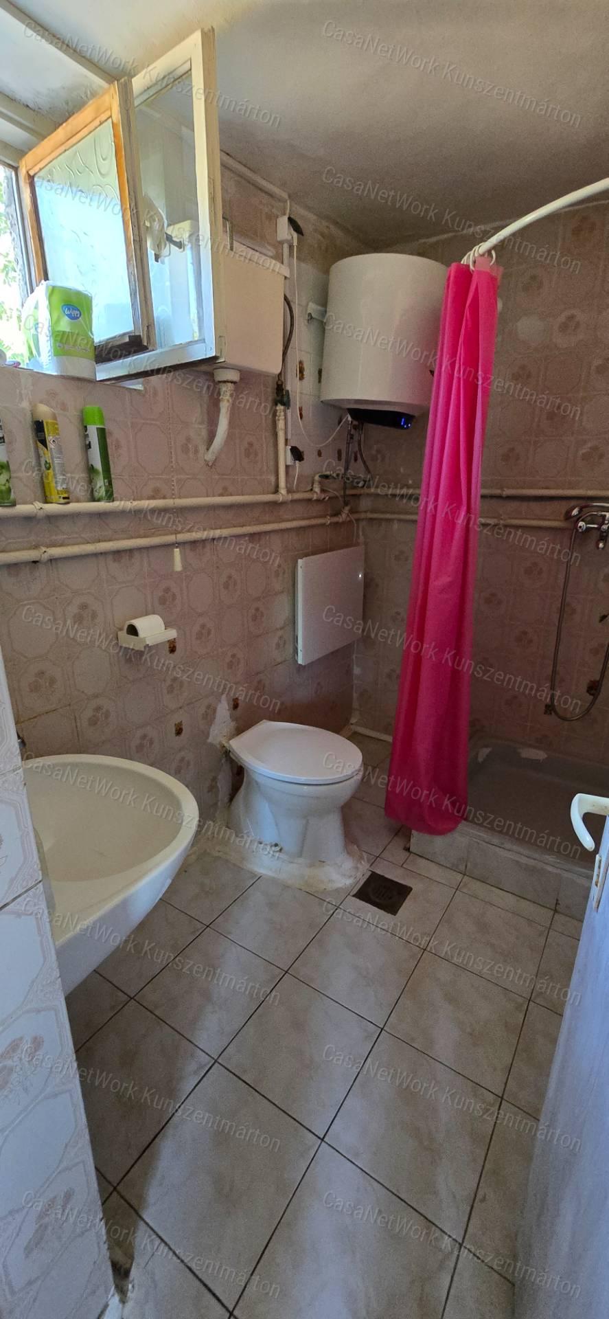 Cserkeszőlőn eladó 2 szobás családi ház